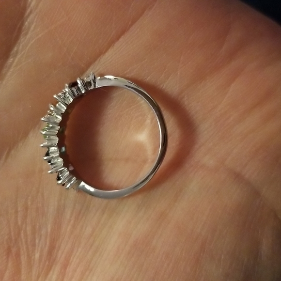Beautiful Ring - Picture 2 of 4